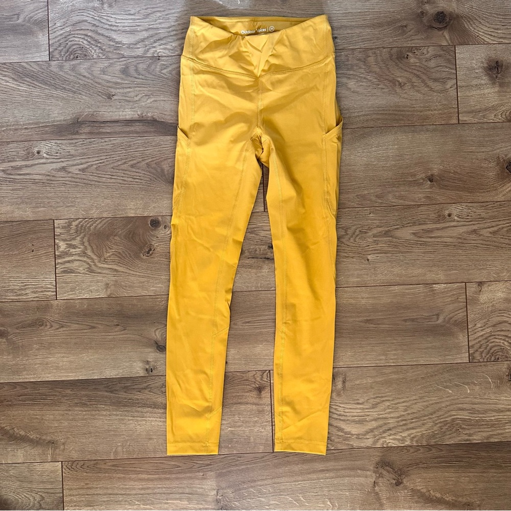 Outdoor Voices XS like new no pilling mustard legging with side pockets